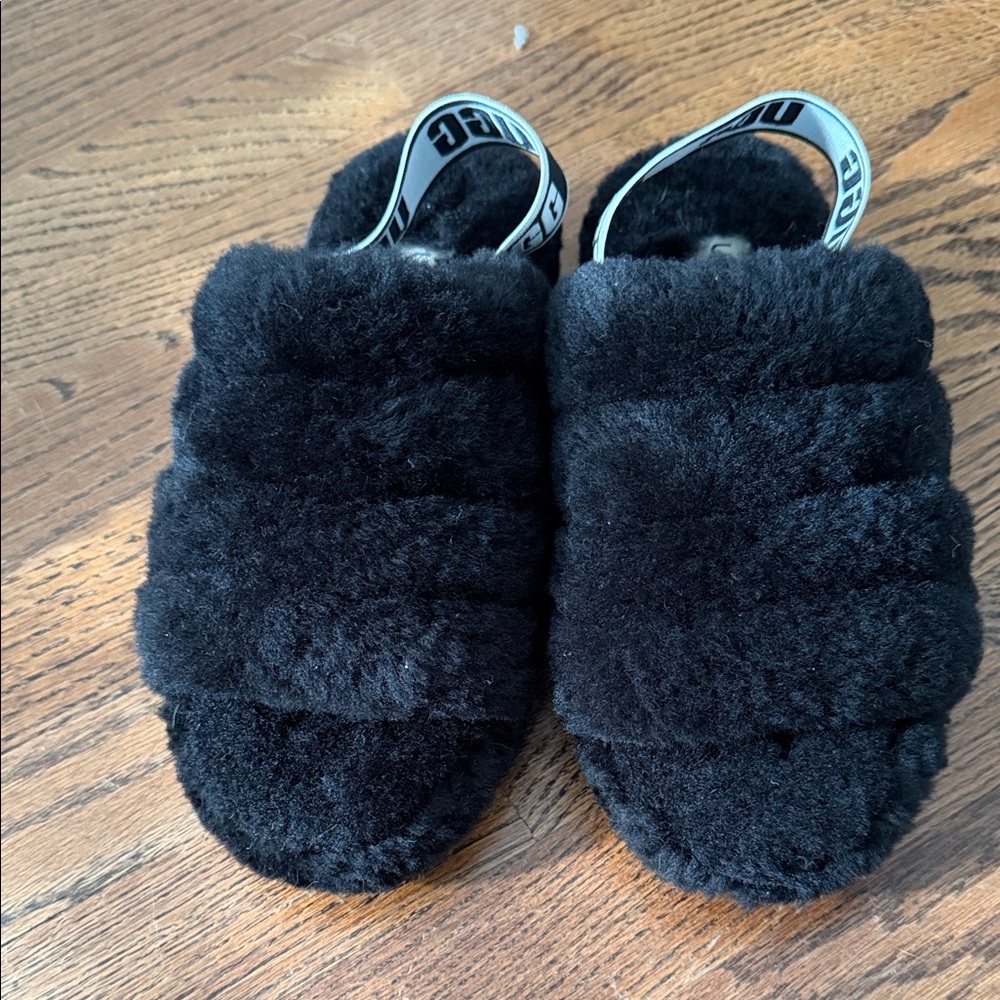 Authentic Ugg Cozy Black Furry Slippers shoes sz 6